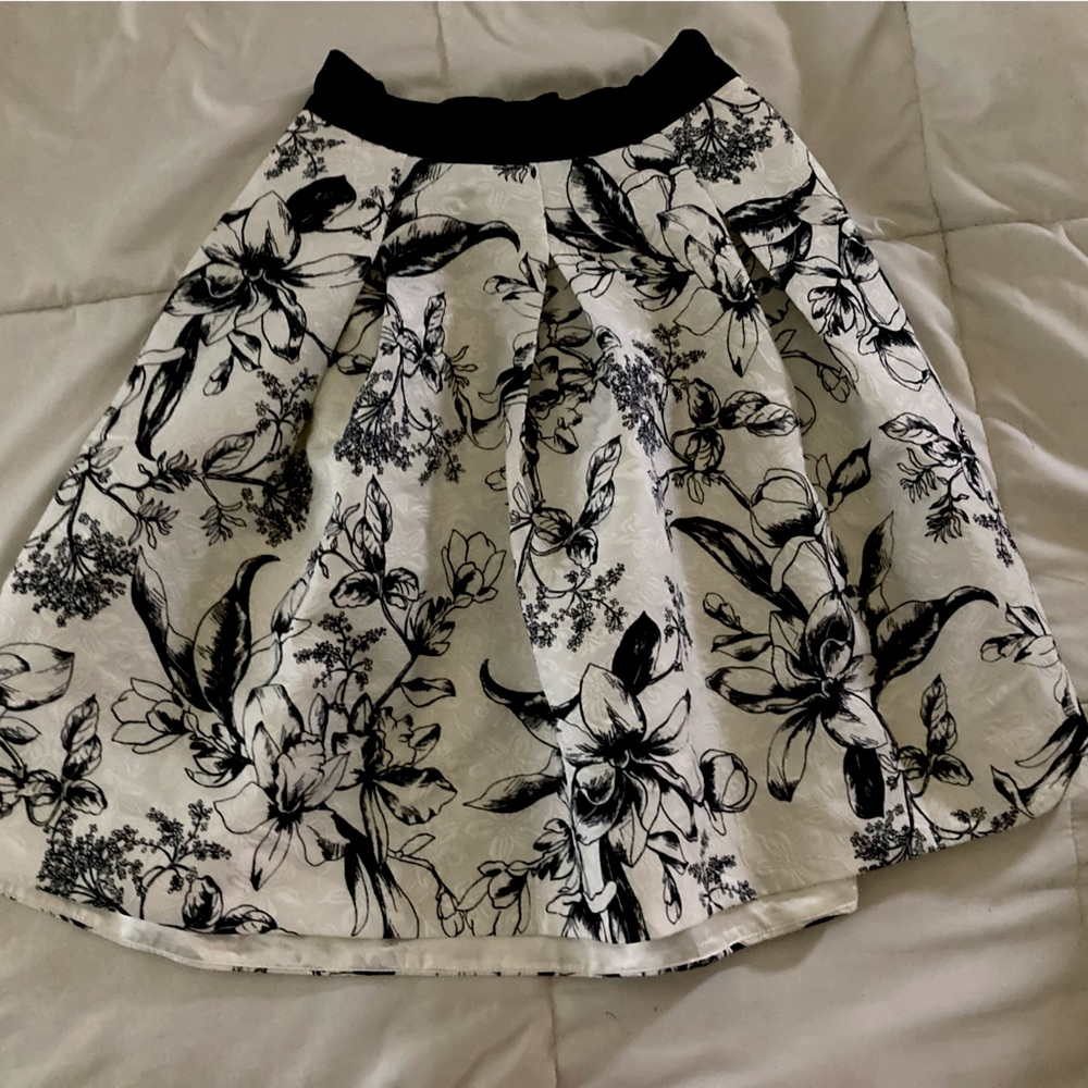 NWT White House Black Market skirt